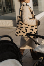 Load image into Gallery viewer, Preorder Wool gepard bag
