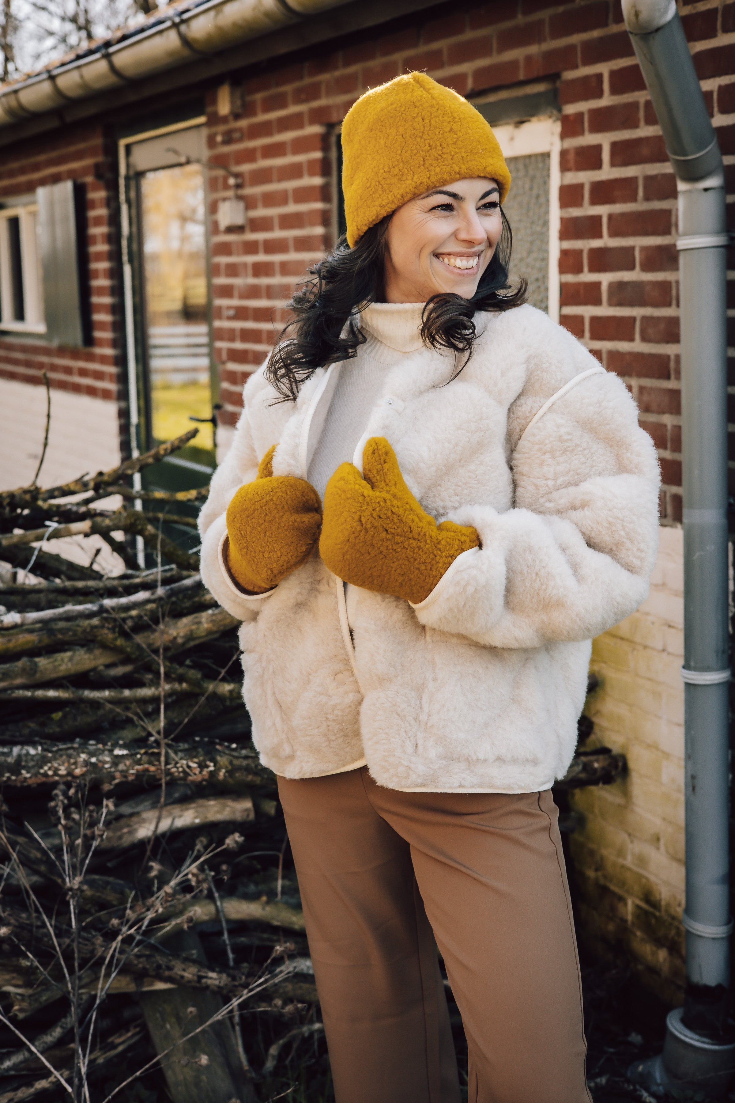 Preorder gully mittens (Dijon)