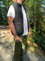 Load image into Gallery viewer, preorder men’s rudi vest (zwart)
