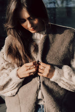 Load image into Gallery viewer, Preorder NEW Gilet lux
