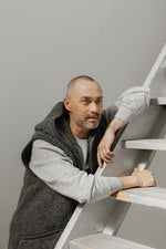 Load image into Gallery viewer, Preorder Men’s Everest Vest (anthracite)
