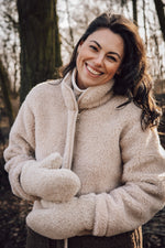 Load image into Gallery viewer, Preorder gully mittens (sand brown)
