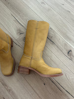 Load image into Gallery viewer, New Frye Campus 14L leather boots (banana)
