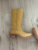 Load image into Gallery viewer, New Frye Campus 14L leather boots (banana)
