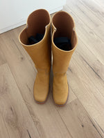 Load image into Gallery viewer, New Frye Campus 14L leather boots (banana)
