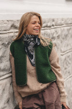 Load image into Gallery viewer, Preorder NEW women’s camino gilet (dark green)
