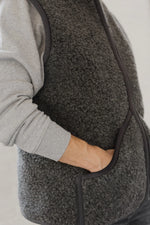 Load image into Gallery viewer, Preorder Men’s Everest Vest (anthracite)
