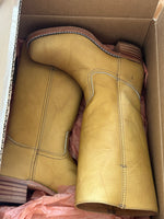 Load image into Gallery viewer, New Frye Campus 14L leather boots (banana)
