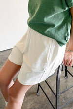 Load image into Gallery viewer, Flared basketball shorts (natural)
