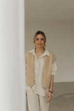 Load image into Gallery viewer, Preorder Luise Gilet (sand brown)
