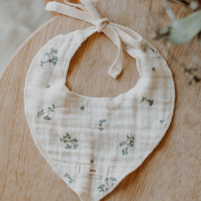sprouting-littles-drool-bib-babies-breath