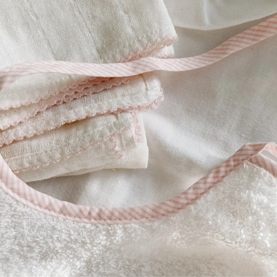 muslin blanket with crochet piping (pink piping)