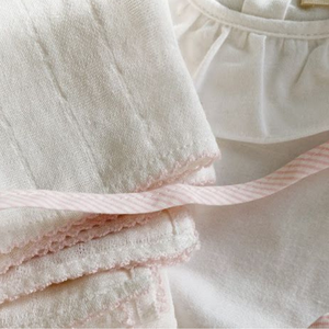 muslin blanket with crochet piping (pink piping)