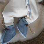 Load image into Gallery viewer, wool baby booties (baby blue)
